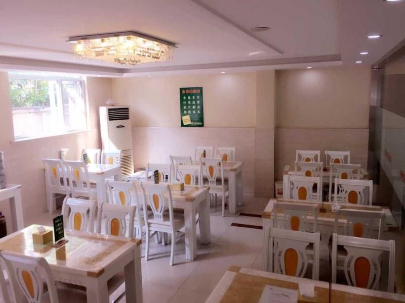 Greentree Baoshan District Gongfu New Village Metro Station Express Hotel 3*